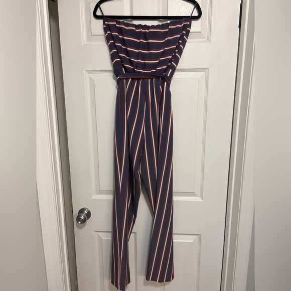Express Navy and White Striped Jumpsuit NWOT - Picture 3 of 4